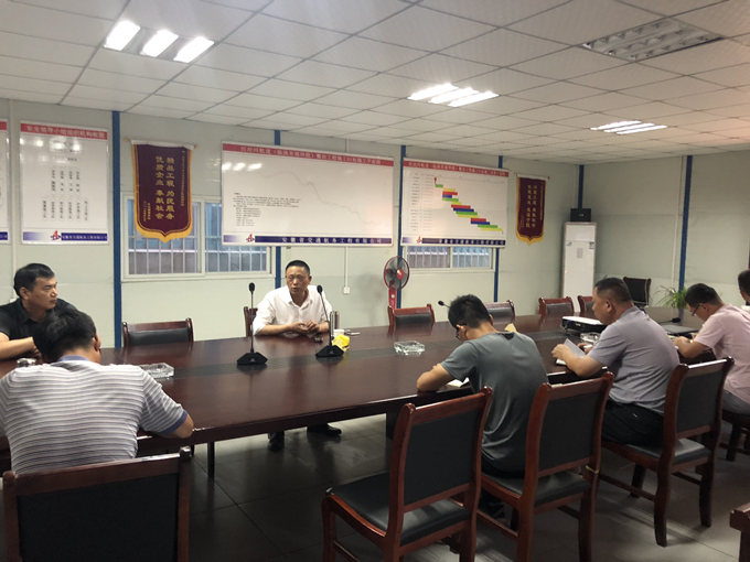 公司董事長(zhǎng)一行蒞臨沱澮河項(xiàng)目部視察指導(dǎo)工作 公司董事長(zhǎng)一行蒞臨沱澮河項(xiàng)目部視察指導(dǎo)工作