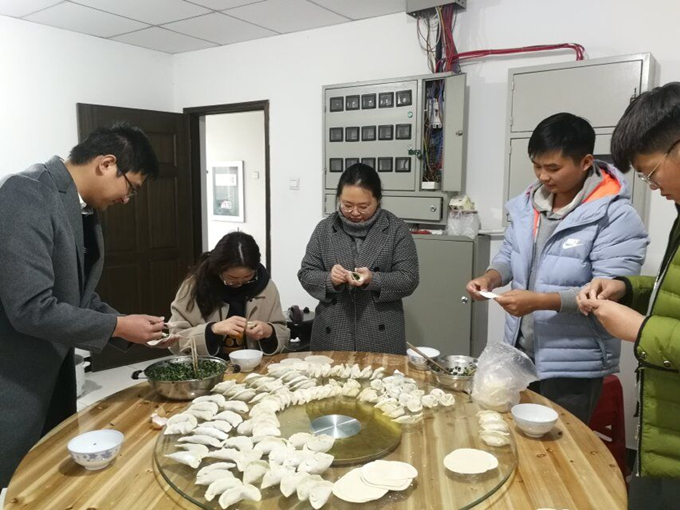 冬至陽生春又來，溫暖感恩促情誼——廣德路項目部舉辦包餃子活動